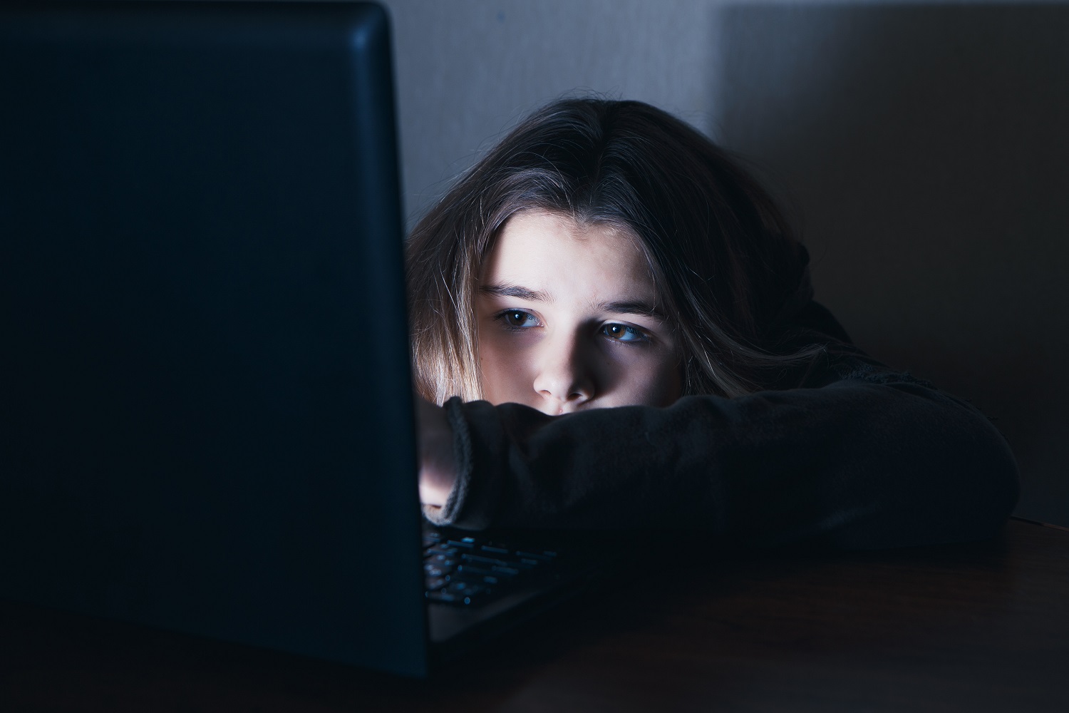 Cyberprzemoc – skąd się bierze? Ilu nastolatków jej doświadcza? Wyniki raportu Nastolatki 3.0.