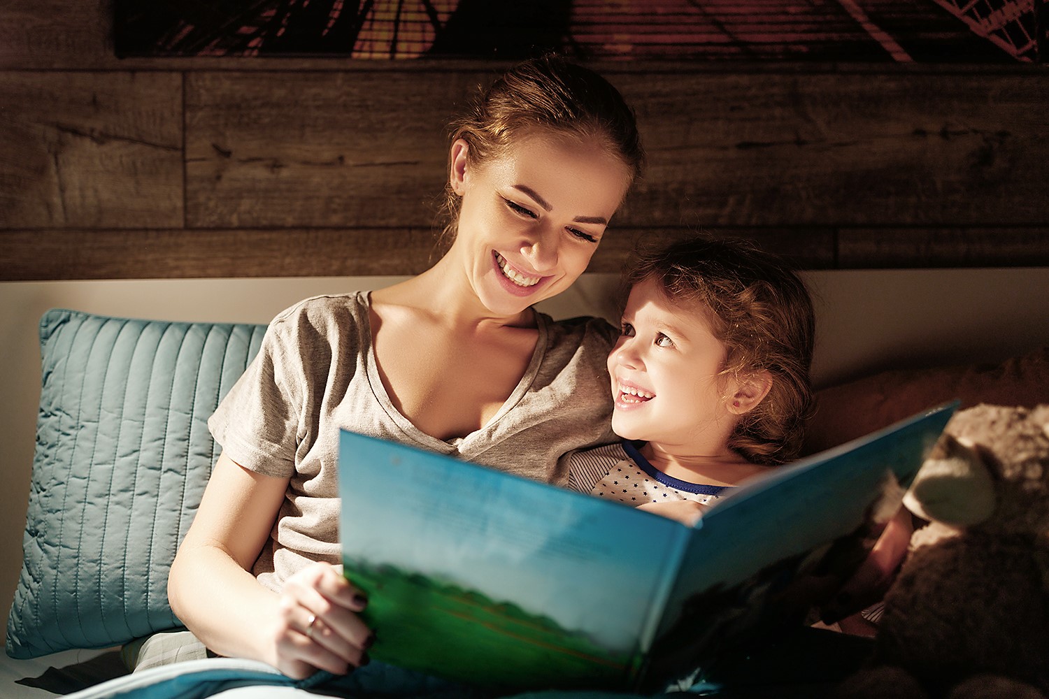 Międzynarodowy Dzień Książki dla Dzieci. Dlaczego warto czytać już niemowlakom?
