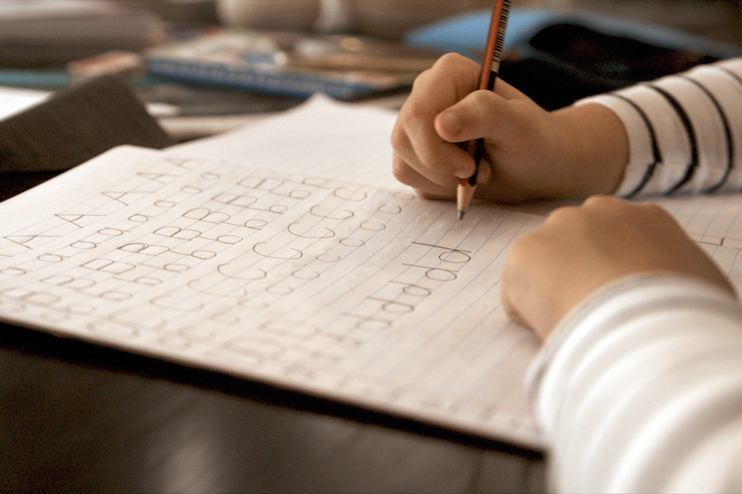 Nauka pisania ręcznego u dzieci – etapy