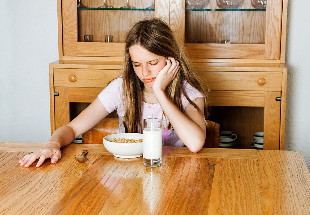 Autoagresja: co zrobić, kiedy dziecko się głodzi lub objada?