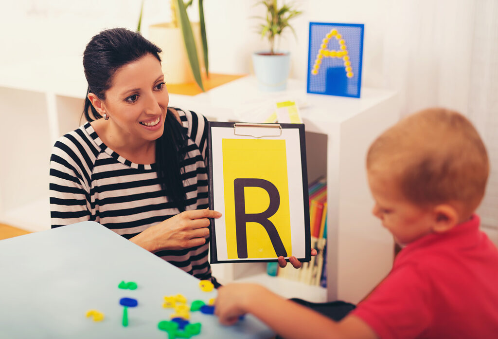 Twoje dziecko nie mówi "r"? Poznaj proste ćwiczenia